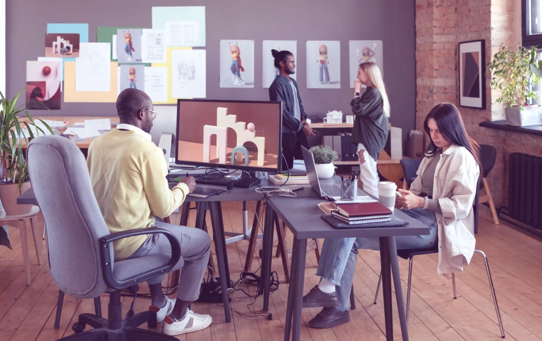 Arbeitsplatz für Fernlernen mit strukturiertem Setup und professioneller Ausrüstung